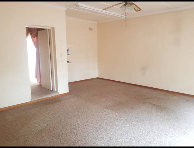 3 BEDROOM PROPERTY TO RENT IN GREEN HILLS
